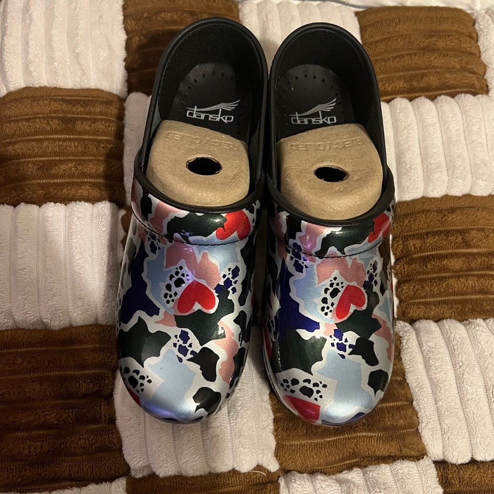 Dansko Women’s Professional Patent Clogs in Fragment Size 37 NIB